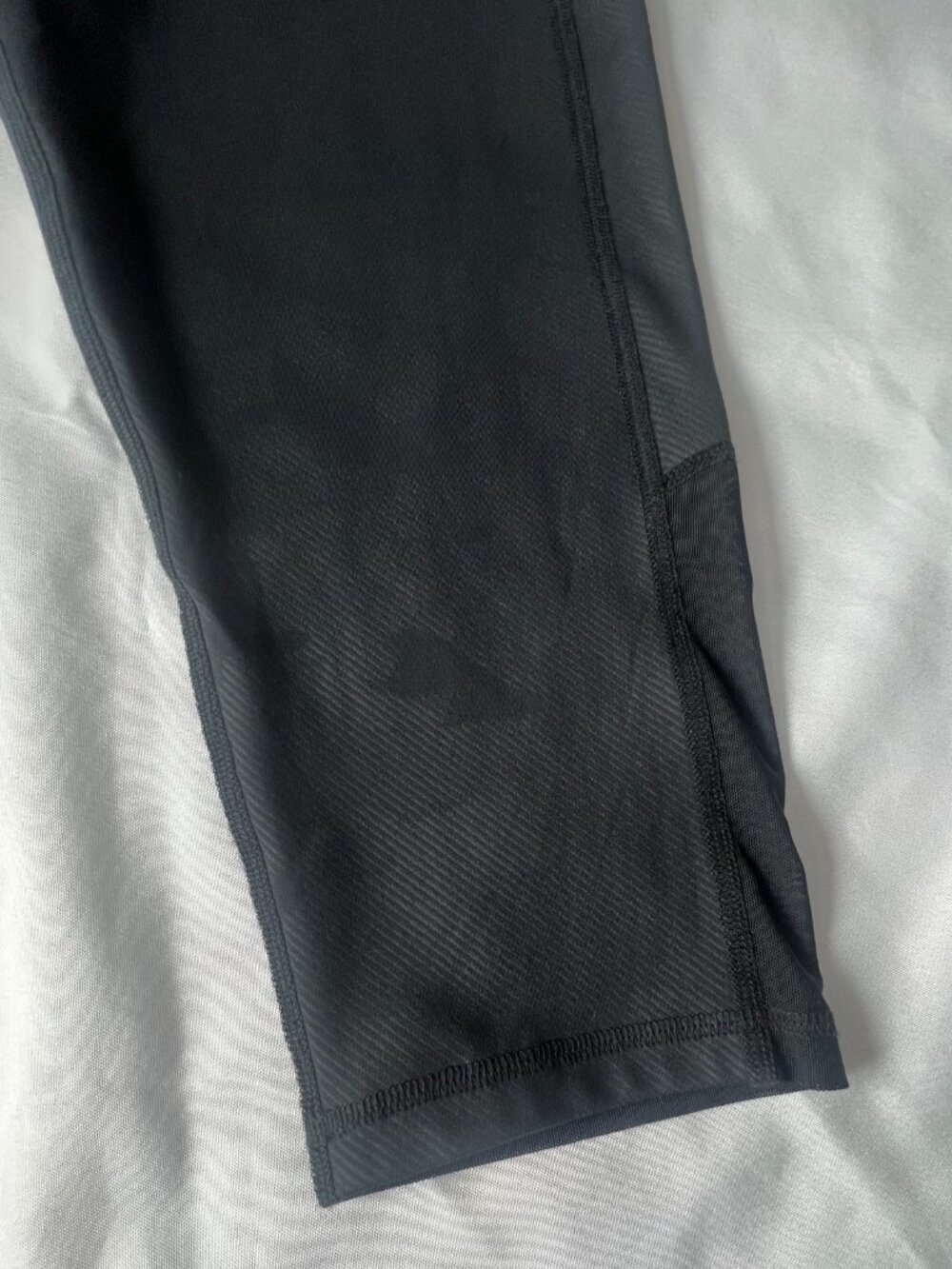 Varley Capri Leggings Womens Black Camo Mesh Cutouts Athletic Pants Size M - Picture 4 of 15
